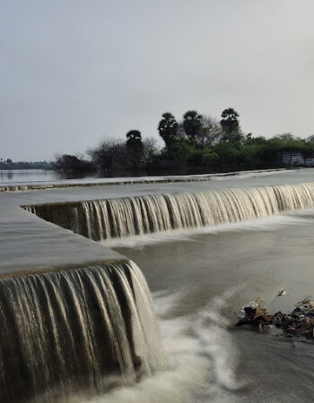 Anthiyur Lake Waterfalls