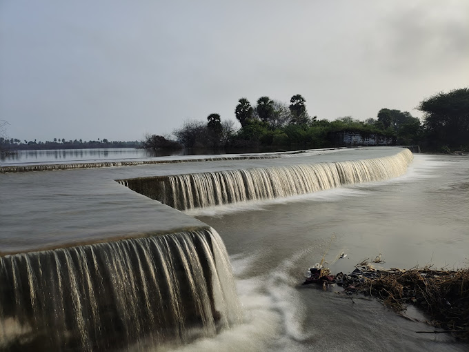 Anthiyur Lake Waterfalls